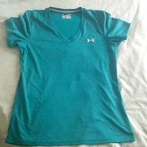Size Large Under armour workout material t shirt